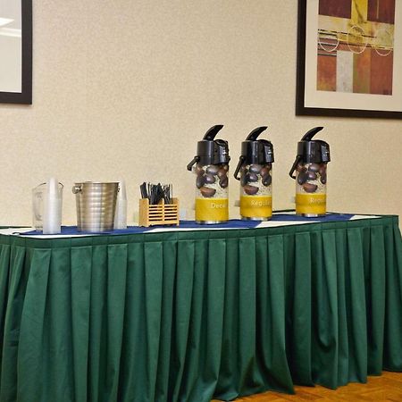 Quality Inn & Conference Center Акрон Экстерьер фото