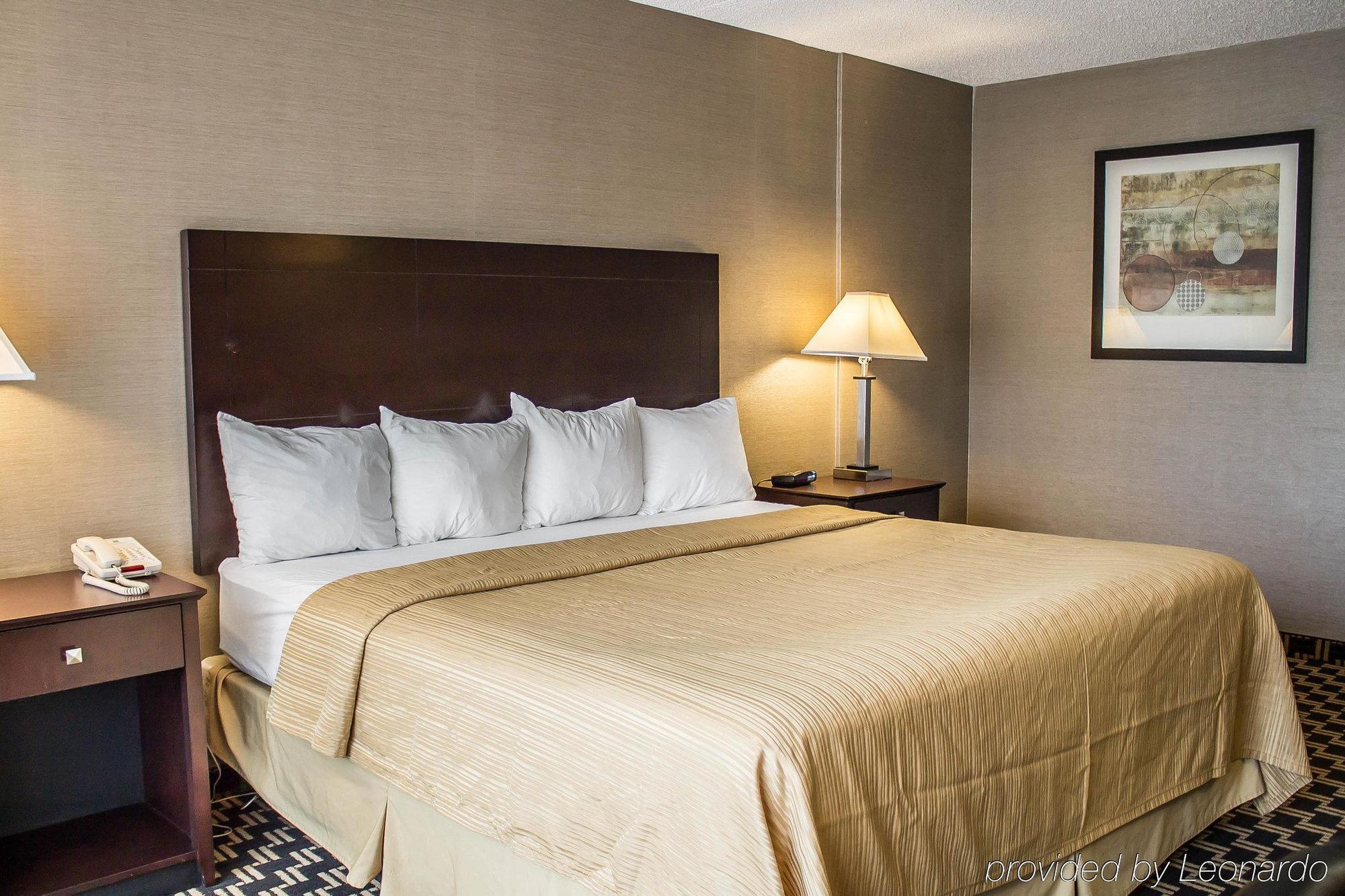 Quality Inn & Conference Center Акрон Экстерьер фото