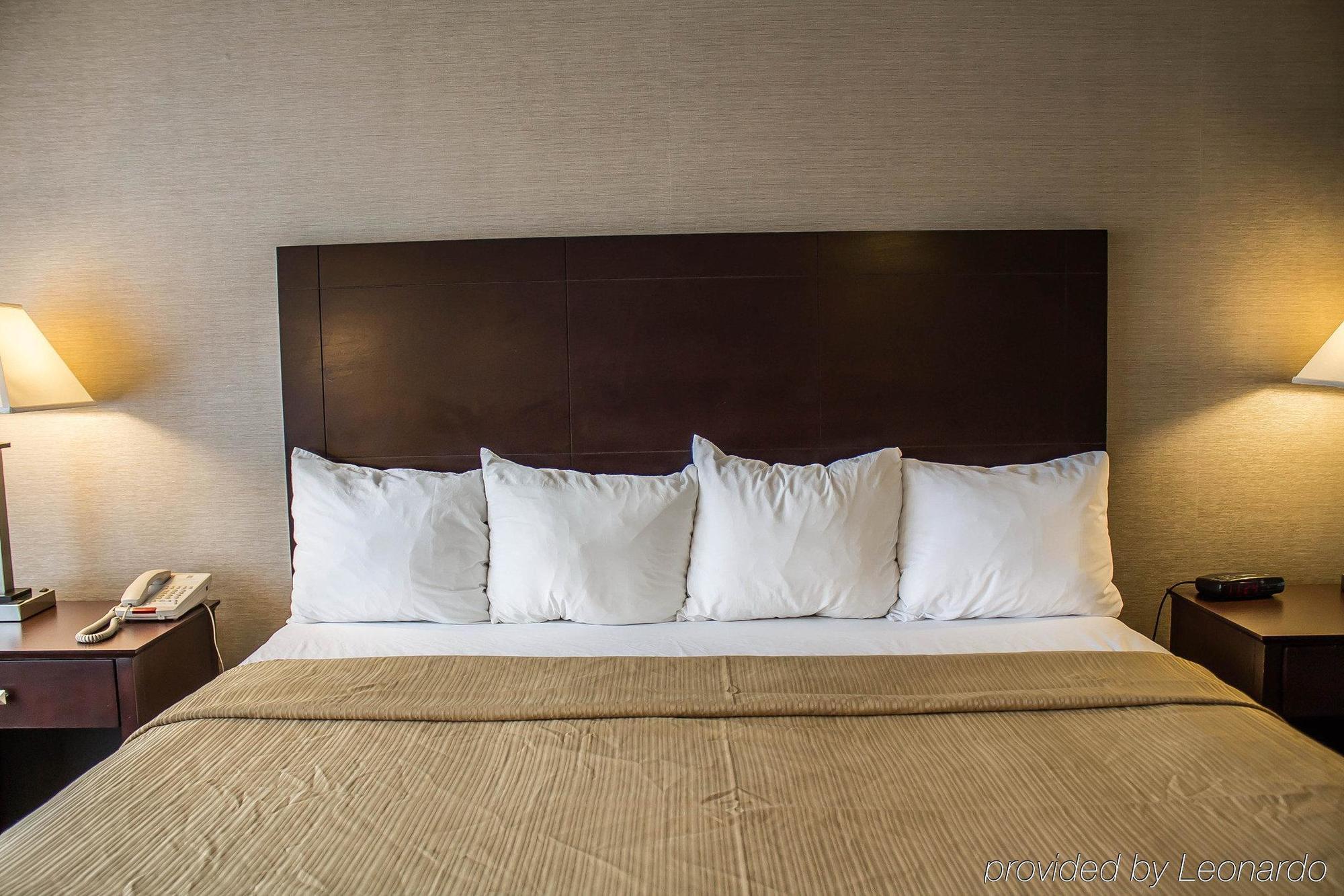 Quality Inn & Conference Center Акрон Экстерьер фото
