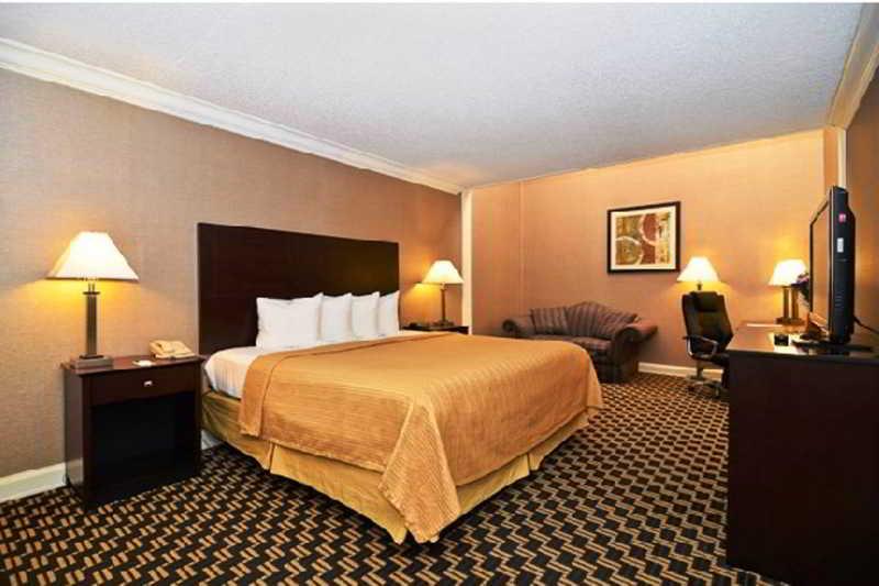Quality Inn & Conference Center Акрон Экстерьер фото