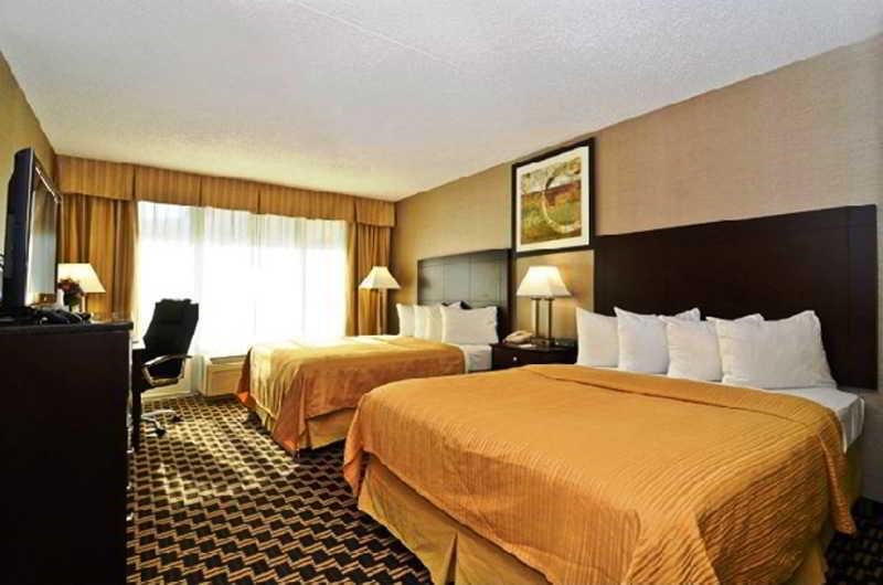 Quality Inn & Conference Center Акрон Экстерьер фото