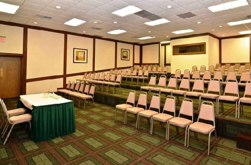Quality Inn & Conference Center Акрон Экстерьер фото