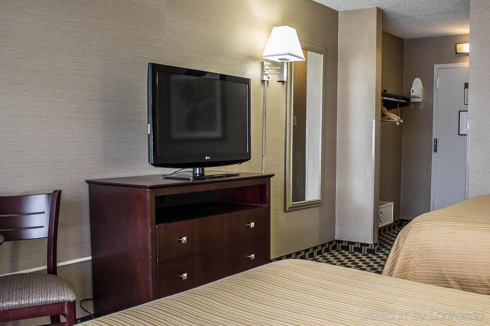 Quality Inn & Conference Center Акрон Экстерьер фото
