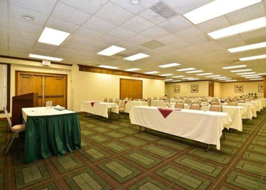 Quality Inn & Conference Center Акрон Экстерьер фото