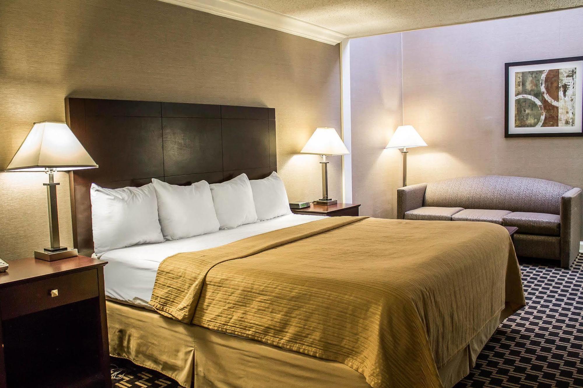 Quality Inn & Conference Center Акрон Экстерьер фото