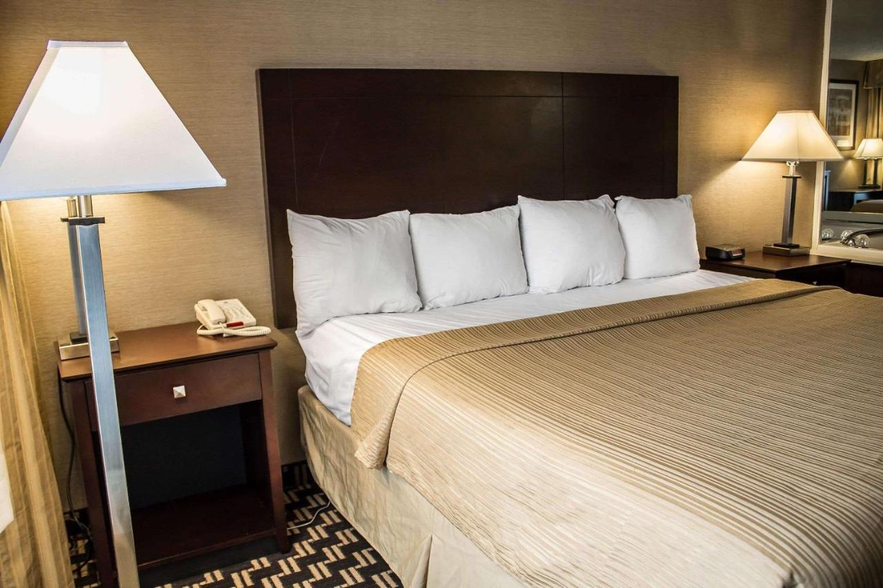 Quality Inn & Conference Center Акрон Экстерьер фото