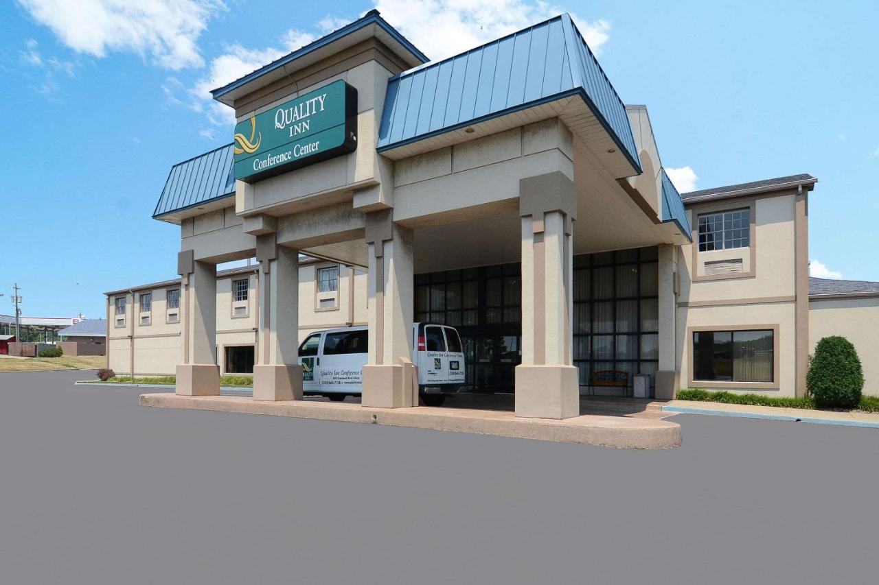 Quality Inn & Conference Center Акрон Экстерьер фото