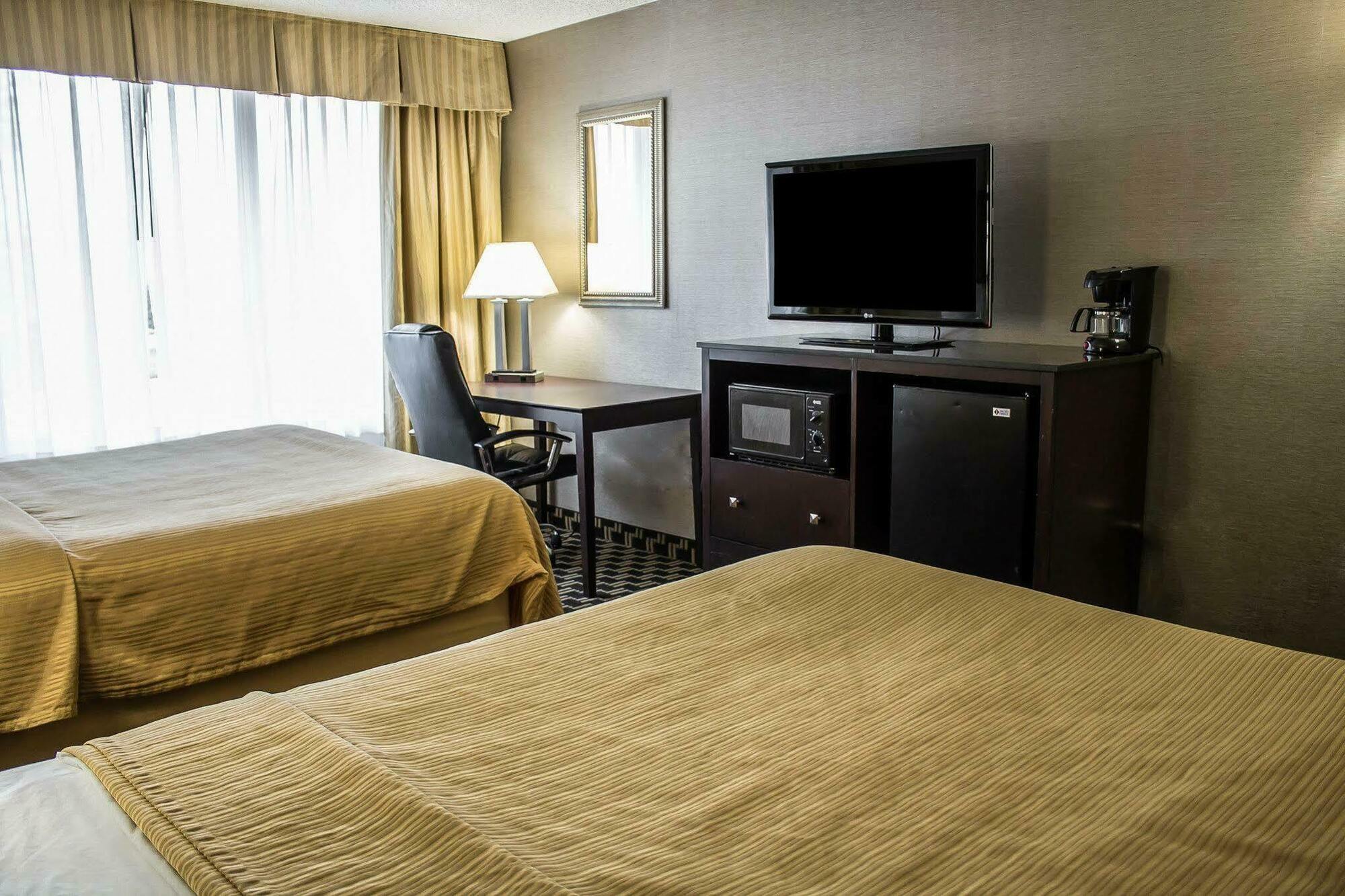 Quality Inn & Conference Center Акрон Экстерьер фото
